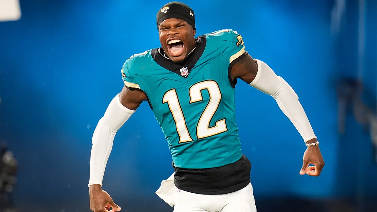 Jaguars’ Travis Hunter shares field with woman he had heartwarming encounter with on airplane