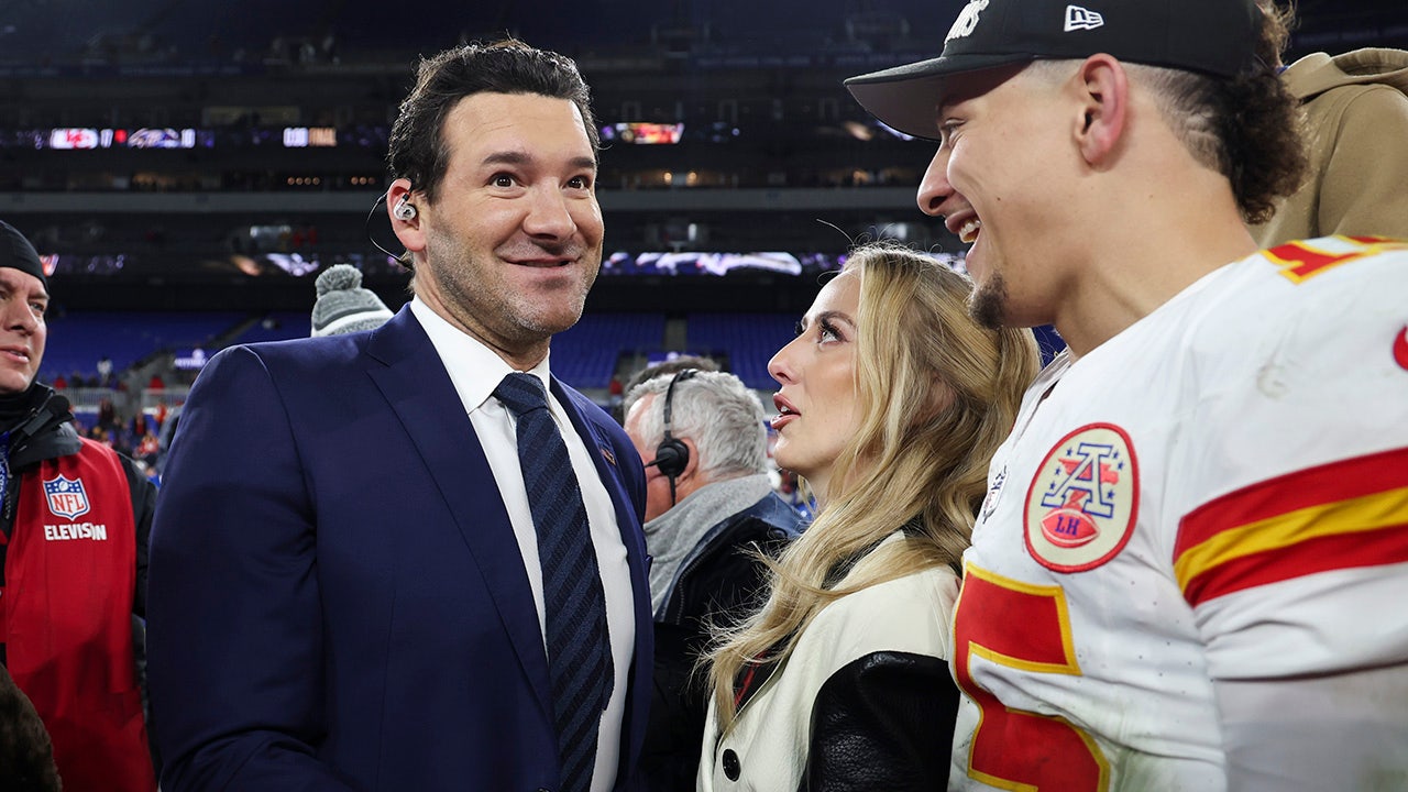 Ex-NFL star Tony Romo takes heat during his call of Bills-Jaguars playoff game